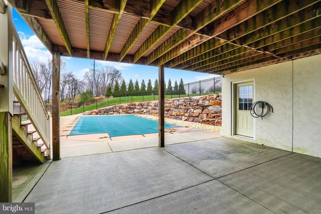 6400 FARMCREST LN, Harrisburg, PA 17111