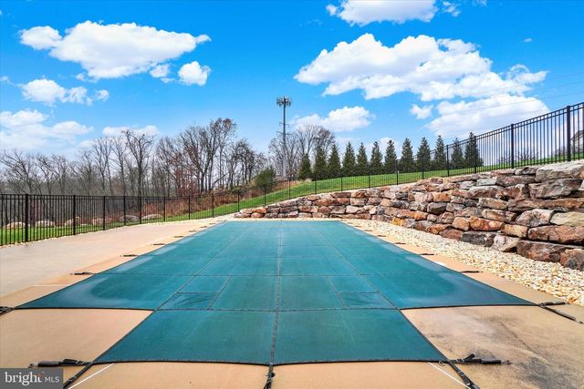 6400 FARMCREST LN, Harrisburg, PA 17111