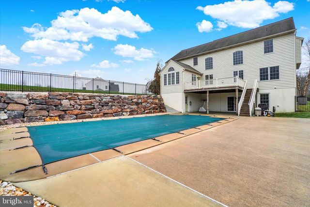 6400 FARMCREST LN, Harrisburg, PA 17111