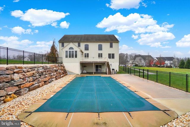 6400 FARMCREST LN, Harrisburg, PA 17111