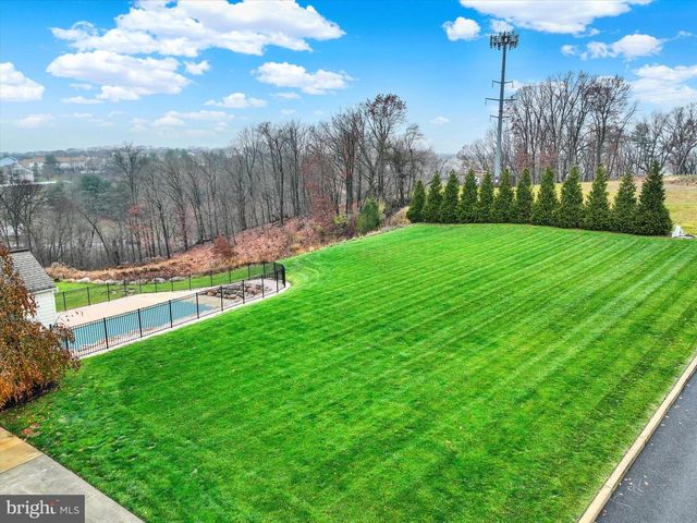 6400 FARMCREST LN, Harrisburg, PA 17111