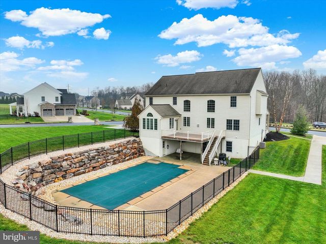 6400 FARMCREST LN, Harrisburg, PA 17111