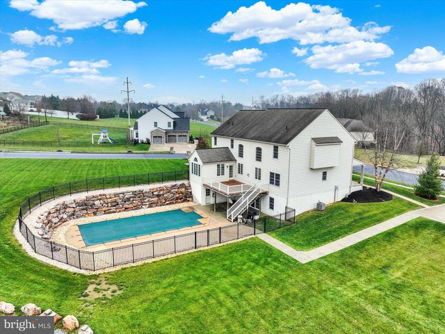 6400 FARMCREST LN, Harrisburg, PA 17111
