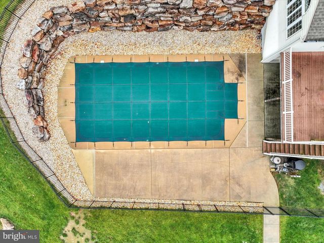 6400 FARMCREST LN, Harrisburg, PA 17111