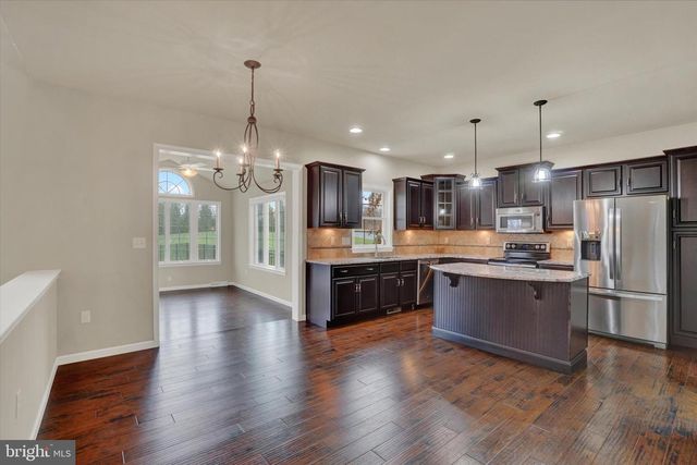 6400 FARMCREST LN, Harrisburg, PA 17111