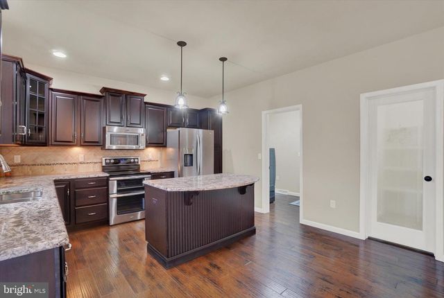 6400 FARMCREST LN, Harrisburg, PA 17111