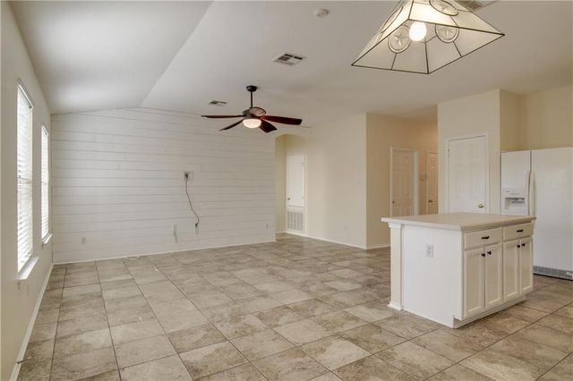 113 Spur CV, Kyle, TX 78640