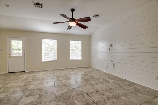 113 Spur CV, Kyle, TX 78640