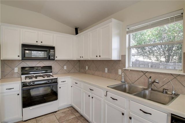 113 Spur CV, Kyle, TX 78640