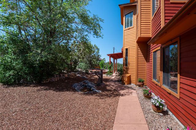 3 La Vuelta Road, Tijeras, NM 87059