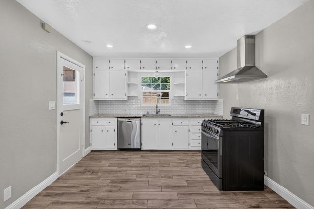 680 El Encino Way, Sacramento, CA 95864