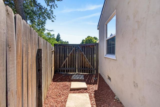 680 El Encino Way, Sacramento, CA 95864