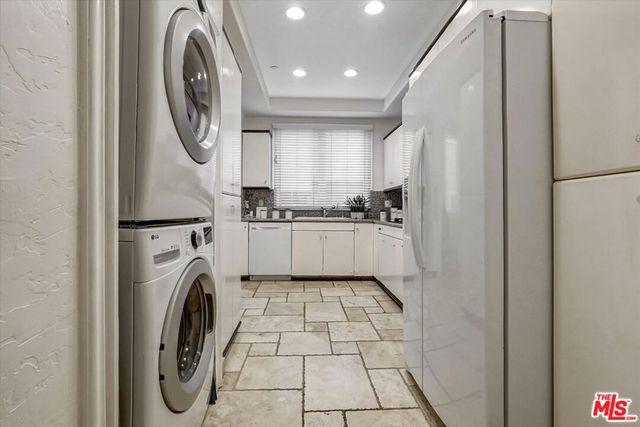 11952 Montana Avenue 303, Los Angeles, CA 90049