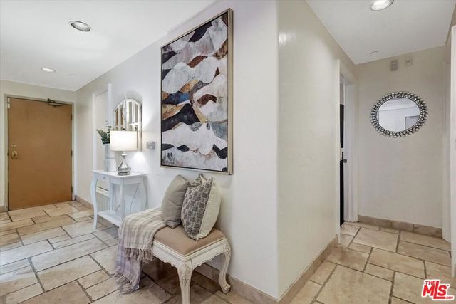 11952 Montana Avenue 303, Los Angeles, CA 90049