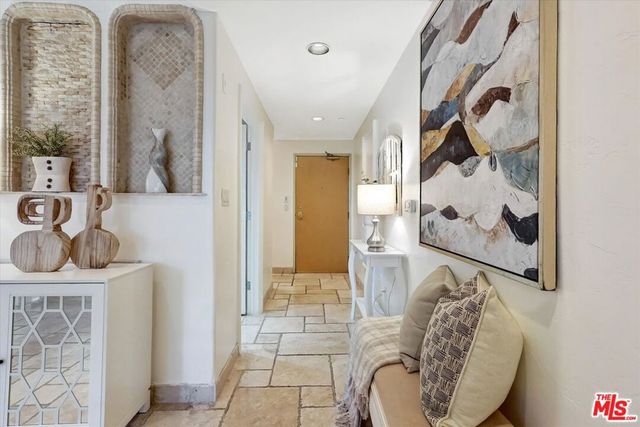 11952 Montana Avenue 303, Los Angeles, CA 90049