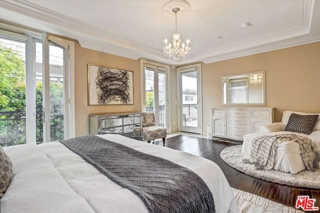 11952 Montana Avenue 303, Los Angeles, CA 90049