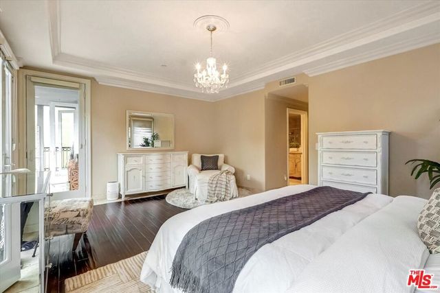 11952 Montana Avenue 303, Los Angeles, CA 90049