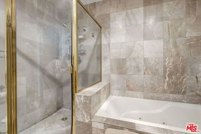 11952 Montana Avenue 303, Los Angeles, CA 90049