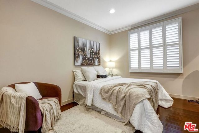 11952 Montana Avenue 303, Los Angeles, CA 90049