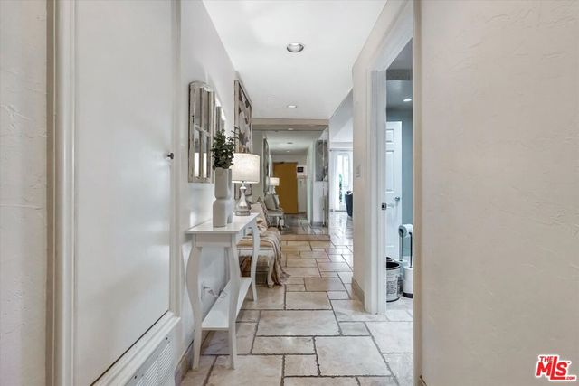 11952 Montana Avenue 303, Los Angeles, CA 90049