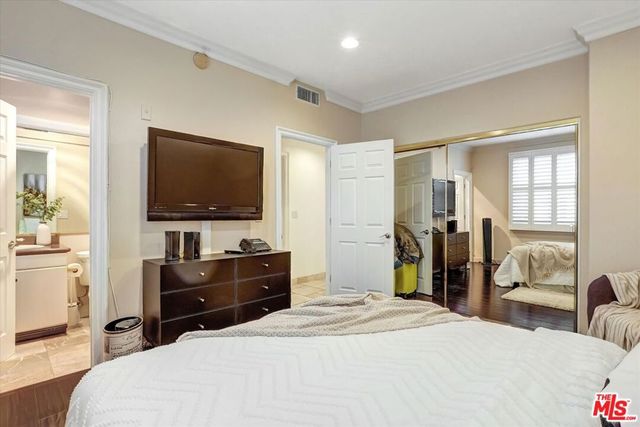 11952 Montana Avenue 303, Los Angeles, CA 90049