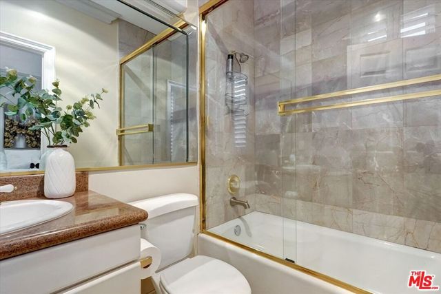 11952 Montana Avenue 303, Los Angeles, CA 90049