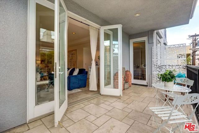 11952 Montana Avenue 303, Los Angeles, CA 90049