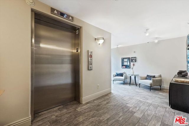 11952 Montana Avenue 303, Los Angeles, CA 90049