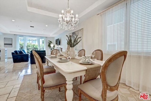 11952 Montana Avenue 303, Los Angeles, CA 90049