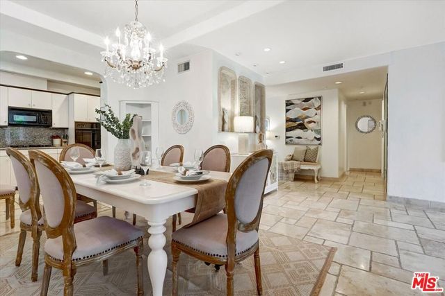 11952 Montana Avenue 303, Los Angeles, CA 90049