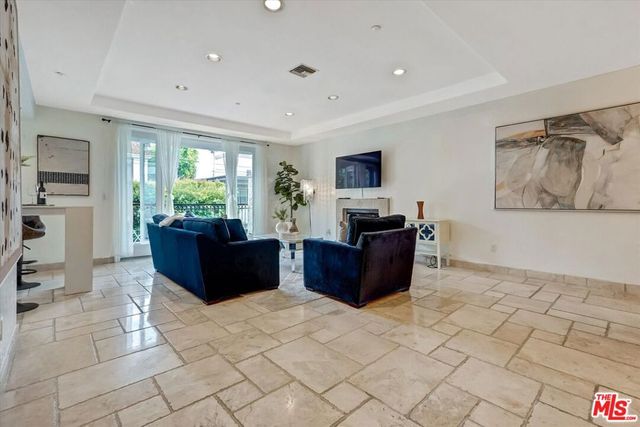 11952 Montana Avenue 303, Los Angeles, CA 90049