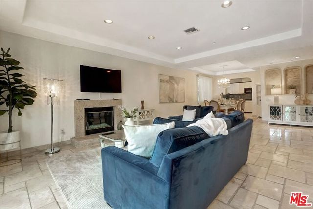 11952 Montana Avenue 303, Los Angeles, CA 90049