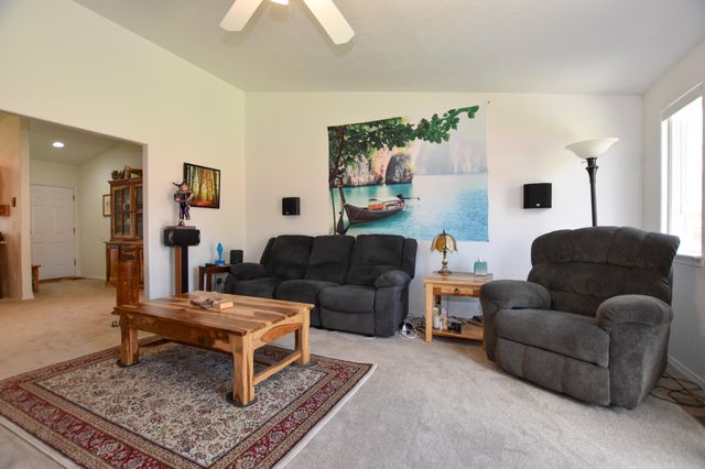 735 NE Oak Place, Redmond, OR 97756