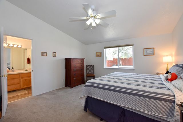 735 NE Oak Place, Redmond, OR 97756