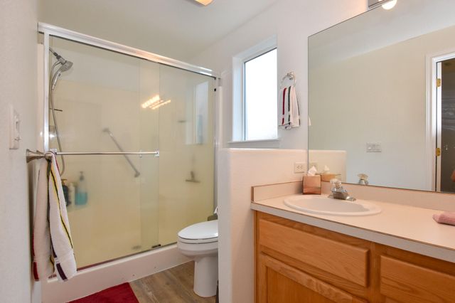735 NE Oak Place, Redmond, OR 97756
