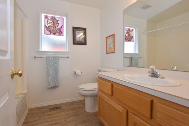 735 NE Oak Place, Redmond, OR 97756