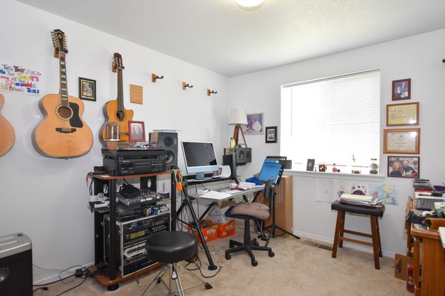 735 NE Oak Place, Redmond, OR 97756