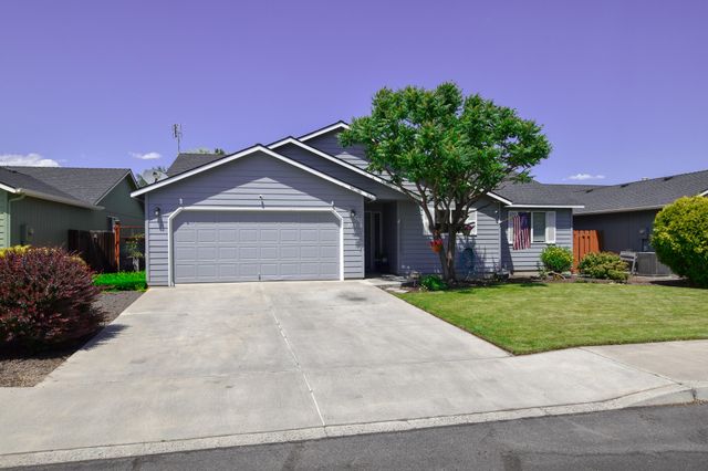 735 NE Oak Place, Redmond, OR 97756