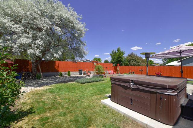 735 NE Oak Place, Redmond, OR 97756