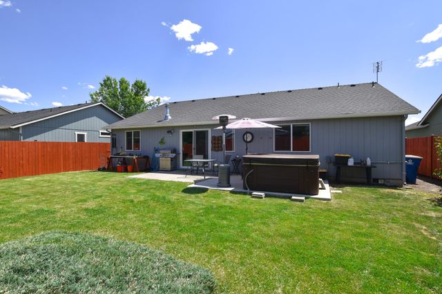 735 NE Oak Place, Redmond, OR 97756