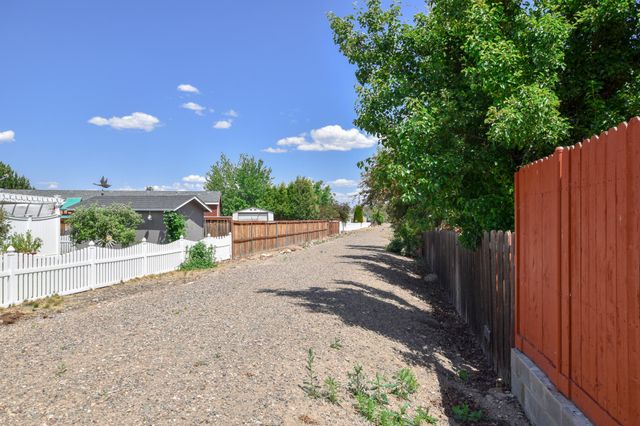 735 NE Oak Place, Redmond, OR 97756