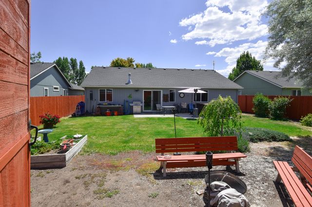 735 NE Oak Place, Redmond, OR 97756