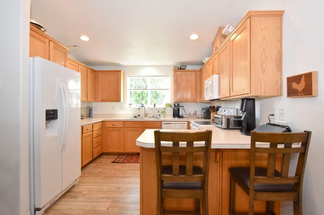 735 NE Oak Place, Redmond, OR 97756