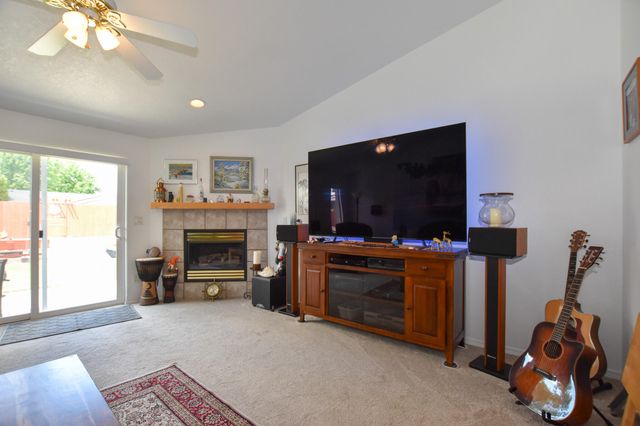 735 NE Oak Place, Redmond, OR 97756