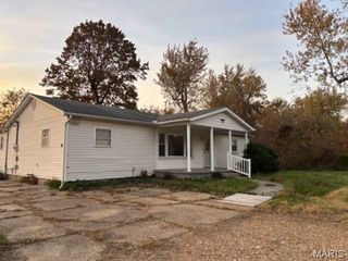 6 W Taylor, Dexter, MO 63841