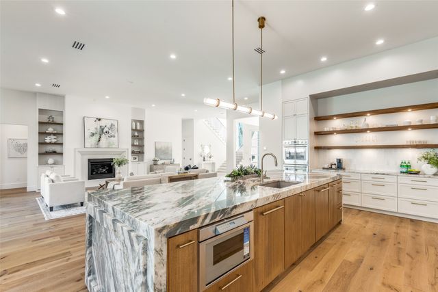 5819 Del Roy, Dallas, TX 75230