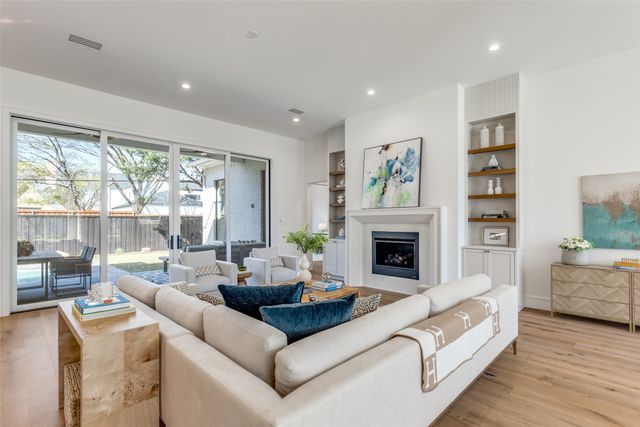 5819 Del Roy, Dallas, TX 75230