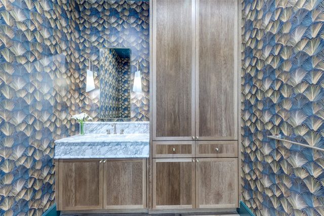 5819 Del Roy, Dallas, TX 75230