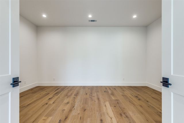 5819 Del Roy, Dallas, TX 75230