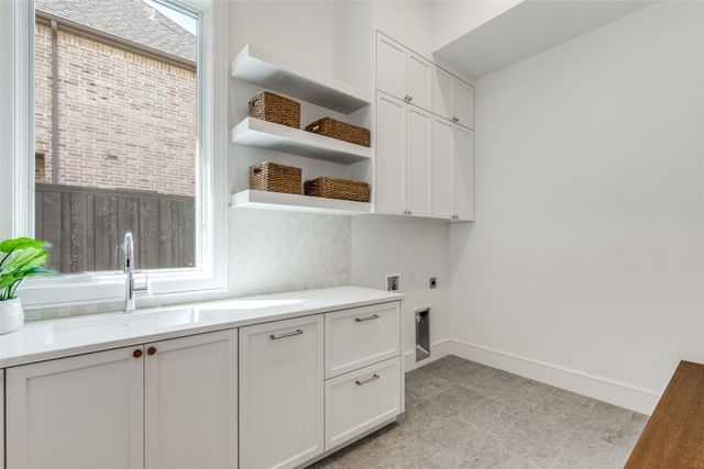 5819 Del Roy, Dallas, TX 75230